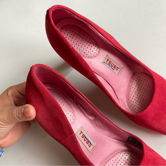 TSUBO Size 10 (fits like 9.5) Cherry Red Suede Leather Pointed Toe Classic Pump - Picture 3 of 6